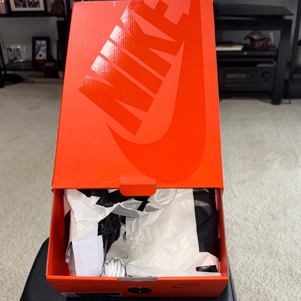 NWB FINAL PRICE DROP Nike Black and White Shoes Low/ Sacai